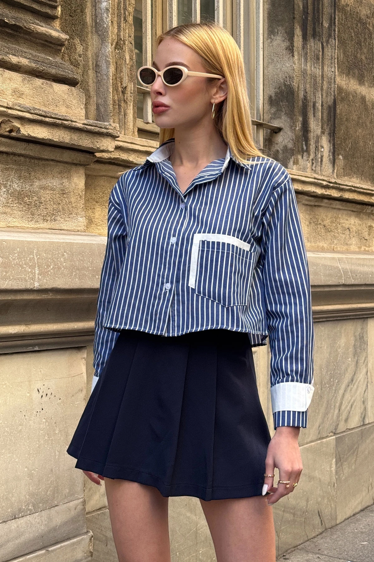 Lacivert Manşet Ve Cepleri Garnili Çizgili Oversize Crop Dokuma Gömlek