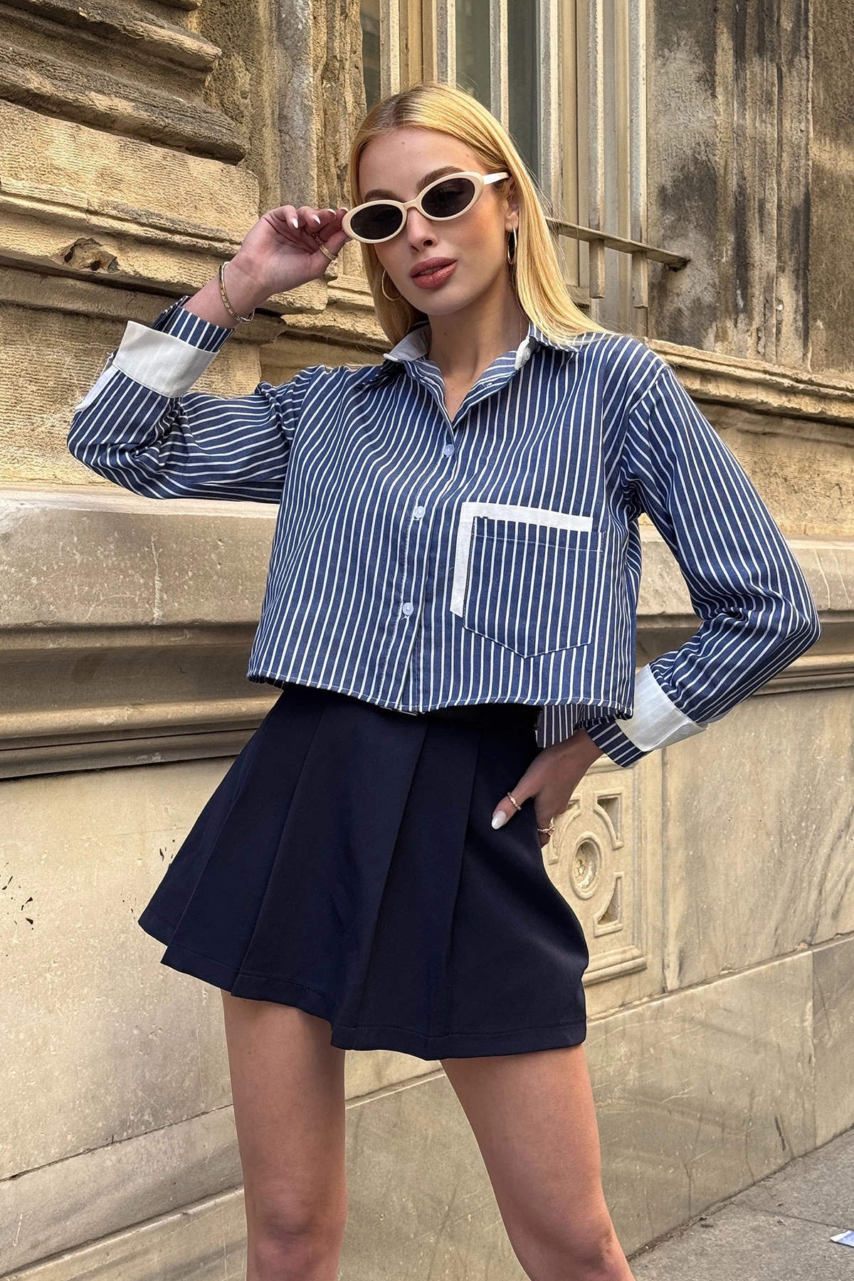 Lacivert Manşet Ve Cepleri Garnili Çizgili Oversize Crop Dokuma Gömlek