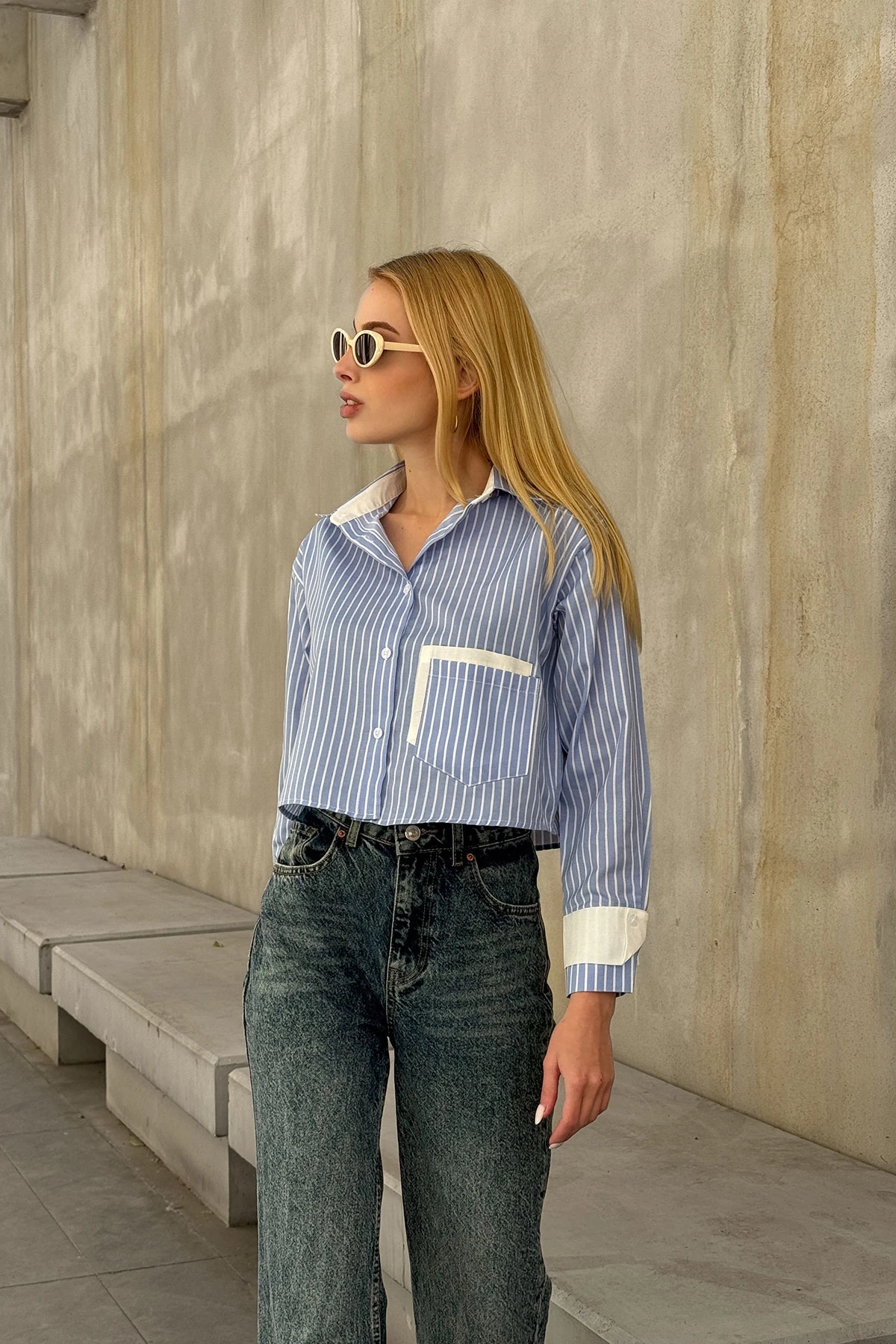 Mavi-Beyaz Manşet Ve Cepleri Garnili Çizgili Oversize Crop Dokuma Gömlek