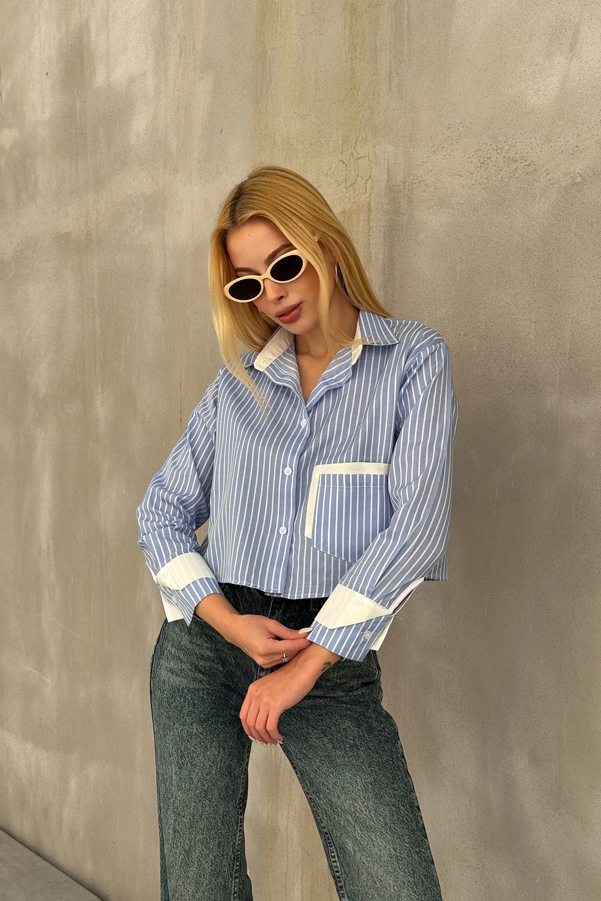 Mavi-Beyaz Manşet Ve Cepleri Garnili Çizgili Oversize Crop Dokuma Gömlek