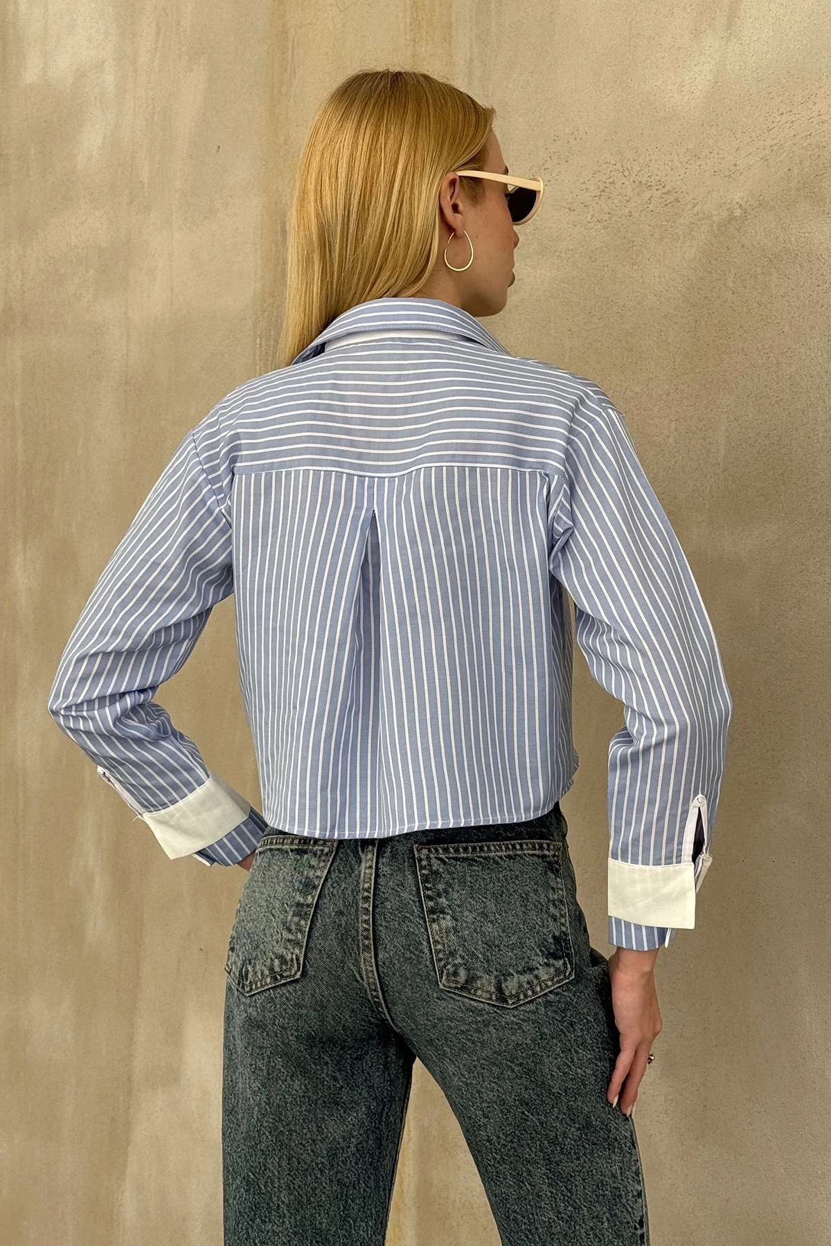 Mavi-Beyaz Manşet Ve Cepleri Garnili Çizgili Oversize Crop Dokuma Gömlek