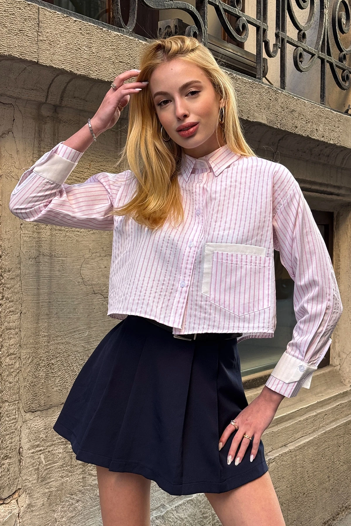 Pembe Çizgili Manşet Ve Cepleri Garnili Çizgili Oversize Crop Dokuma Gömlek