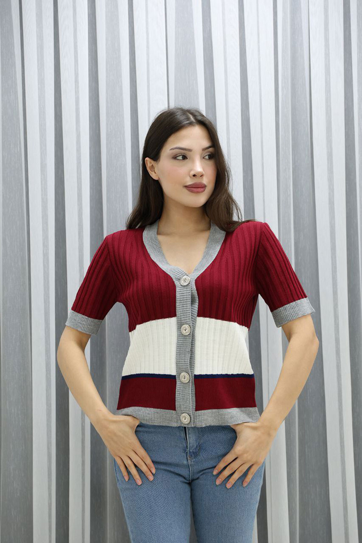 Bordo V Yaka Renk Bloklu Düğmeli Triko Bluz