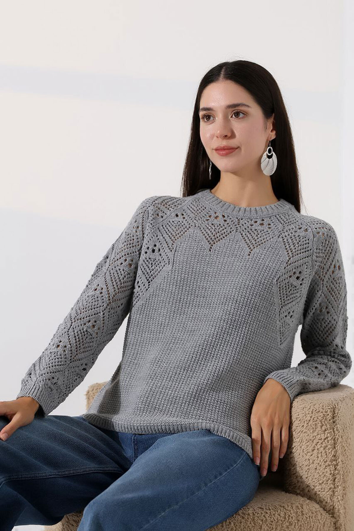 Gri Bisiklet Yaka Motif İşlemeli Triko Kazak