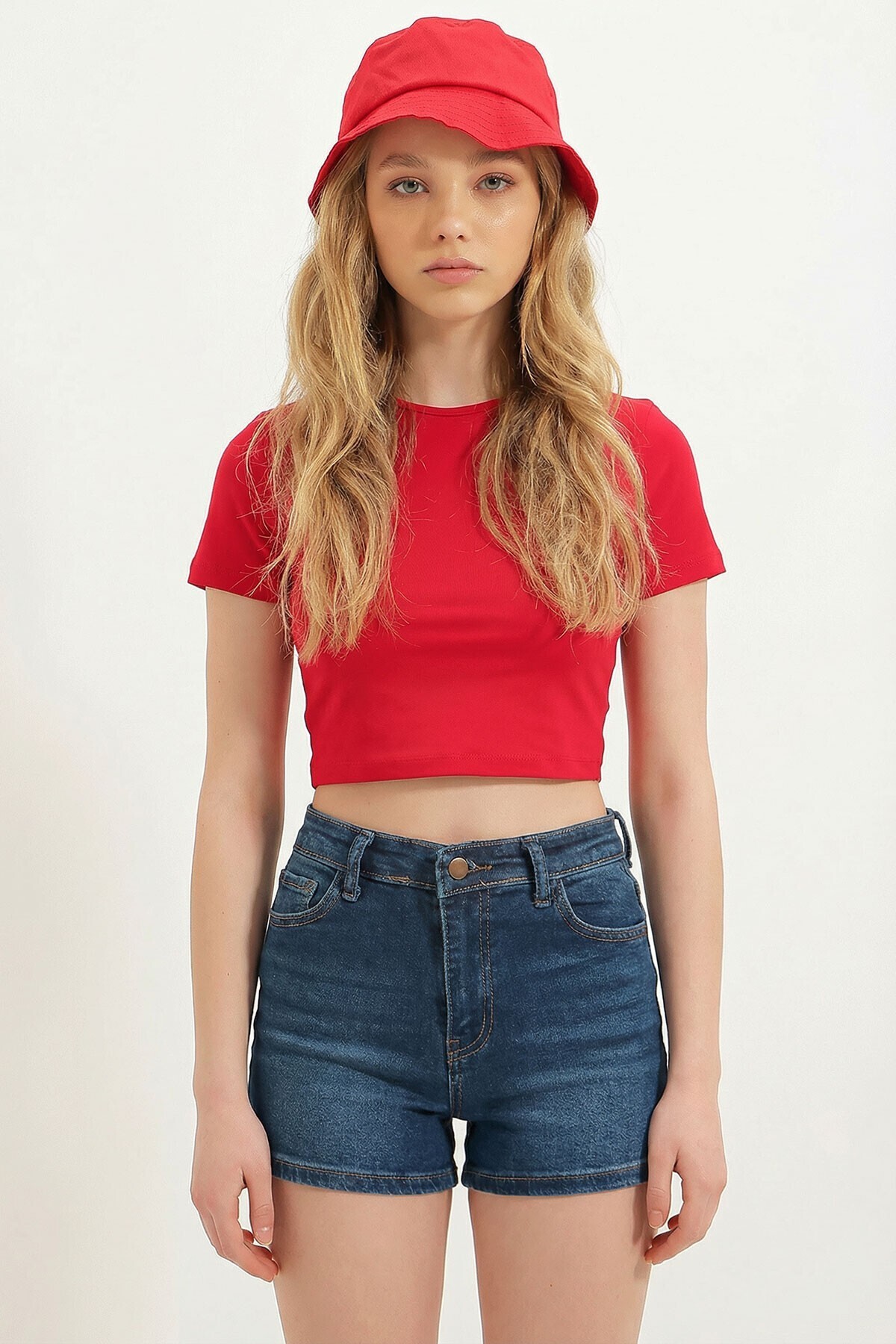 Kırmızı Bisiklet Yaka Yarım Kollu Sırtı Pencereli Sandy Örme Crop Bluz