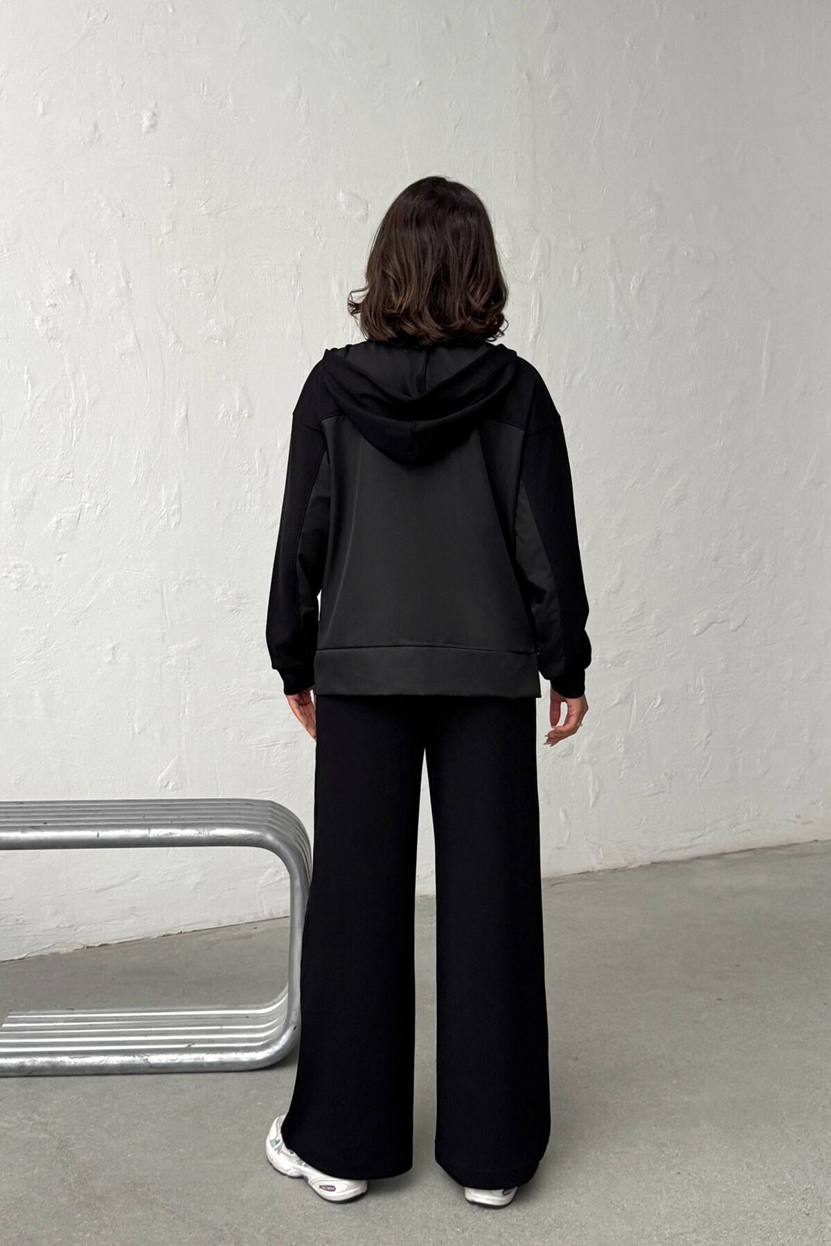 Siyah Yumuşak Dokulu Garnili Kapüşonlu Sweatshirt Ve Pantolon Alt Üst Takım