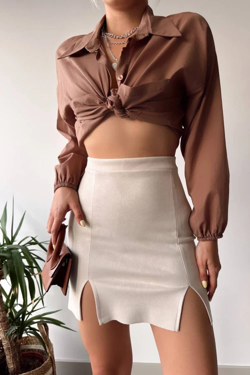 Bej Çift Yırtmaçlı Fermuarlı Süet Etek BC231015