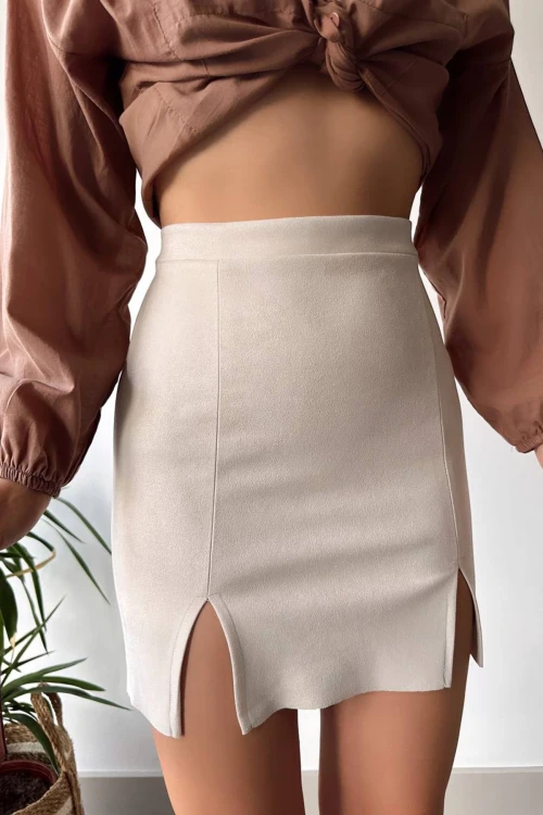 Bej Çift Yırtmaçlı Fermuarlı Süet Etek BC231015