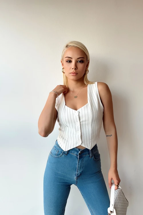 Beyaz V Yaka Düğmeli Çizgili Crop Yelek BCTL-233395