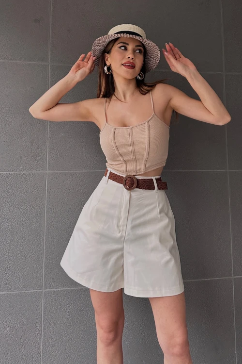 Ekru Beli Kemerli Geniş Paçalı Mom Şort