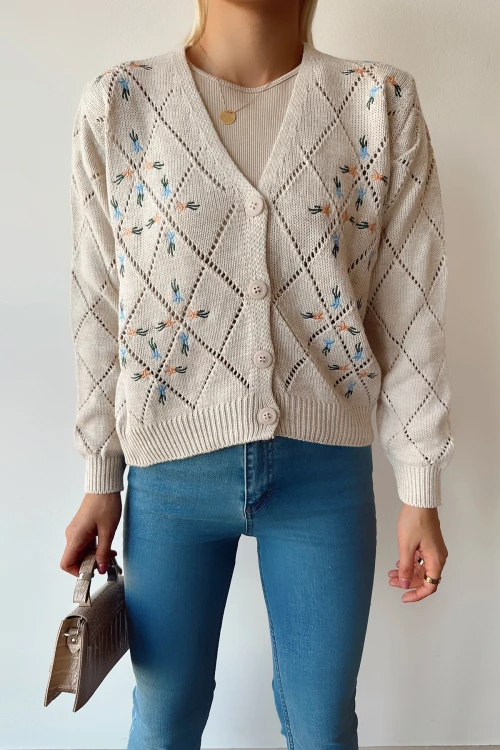 Ekru Nakış İşlemeli Ajurlu Düğmeli Premium Triko Hırka BCEQ-239020