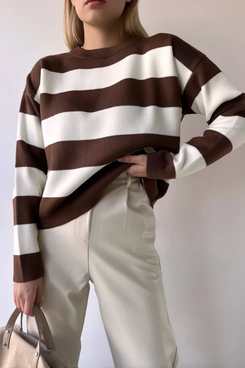 Kahverengi Bisiklet Yaka Çizgili Yumuşak Dokulu Basic Triko Kazak BC231035