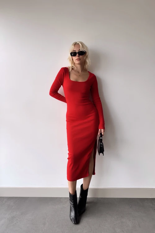 Kırmızı Kare Yaka Uzun Kol Yırtmaçlı Fitilli Kaşkorse Elbise  BCMM-23352