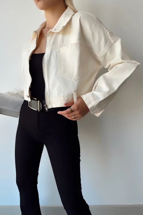 Krem Çift Cepli Fermuarlı Yıkamalı Crop Denim Ceket BCDF-235410