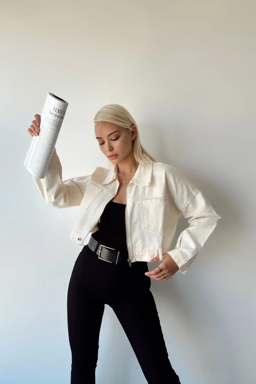 Krem Çift Cepli Fermuarlı Yıkamalı Crop Denim Ceket BCDF-235410