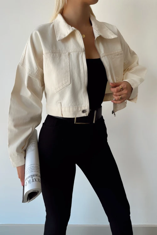 Krem Çift Cepli Fermuarlı Yıkamalı Crop Denim Ceket BCDF-235410
