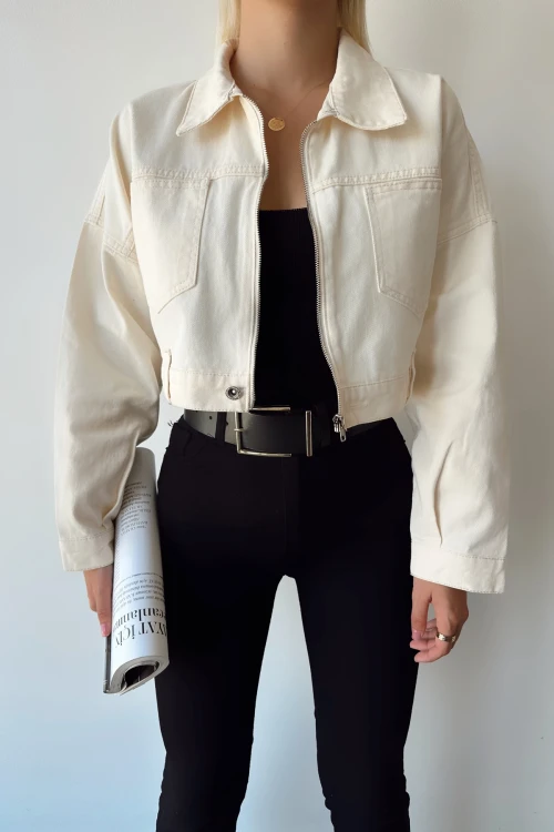 Krem Çift Cepli Fermuarlı Yıkamalı Crop Denim Ceket BCDF-235410