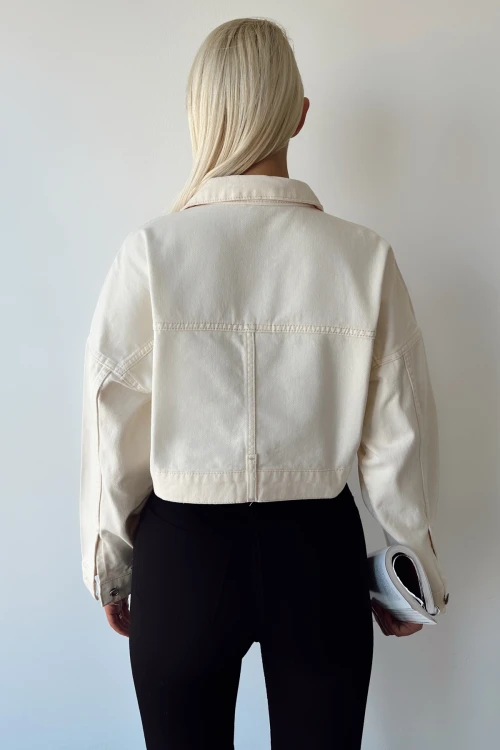 Krem Çift Cepli Fermuarlı Yıkamalı Crop Denim Ceket BCDF-235410