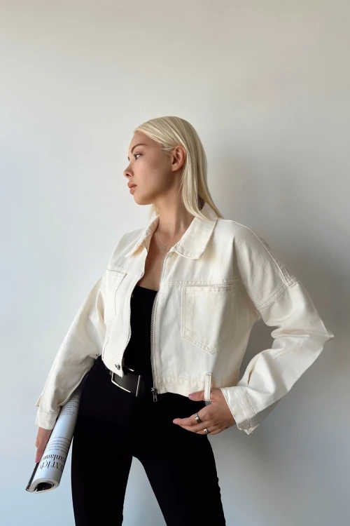 Krem Çift Cepli Fermuarlı Yıkamalı Crop Denim Ceket BCDF-235410