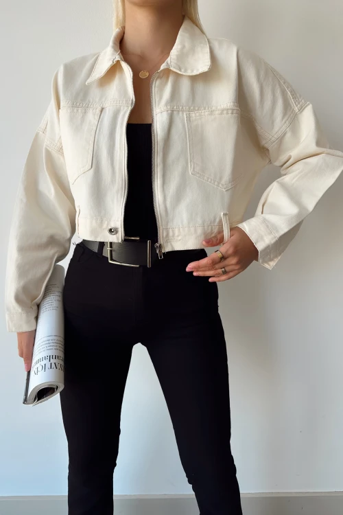Krem Çift Cepli Fermuarlı Yıkamalı Crop Denim Ceket BCDF-235410
