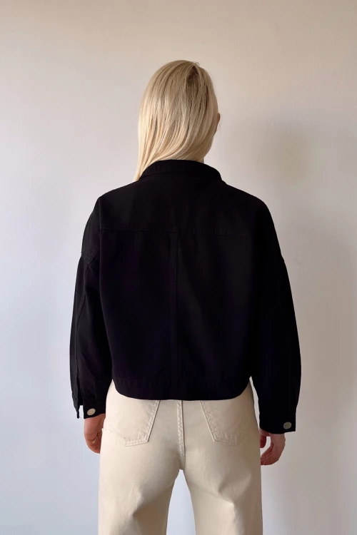 Siyah Çift Cepli Crop Yıkamalı Denim Ceket