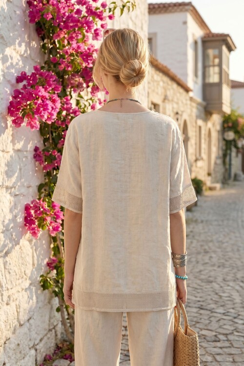 Bej Geniş Yaka Düşük Kol Etek Ve Kol Ucu File Detaylı Çiçek Aplikeli Keten Bluz