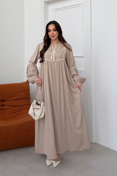 Bej Şerit Ponponlu Tensel Dokuma Elbise