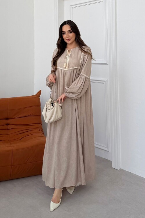 Bej Şerit Ponponlu Tensel Dokuma Elbise