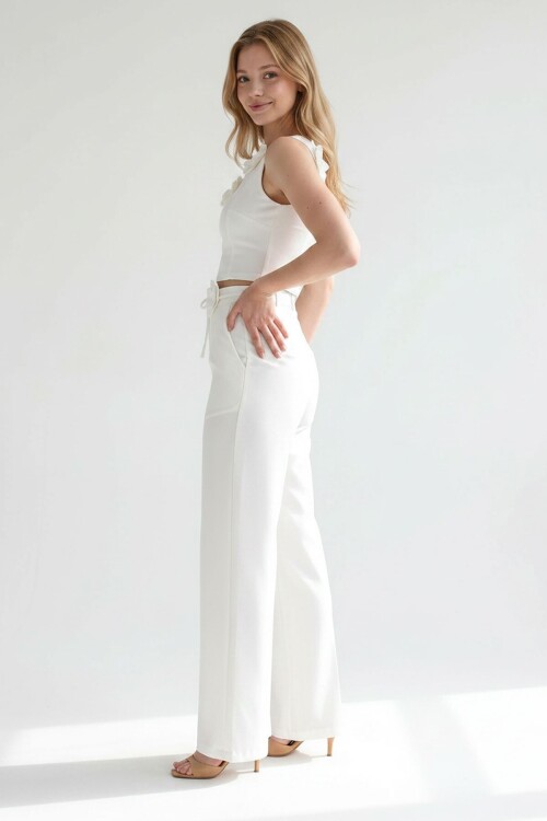 Beyaz Aksesuar Detaylı Bluz Ve Pantolon Dokuma Alt Üst Takım