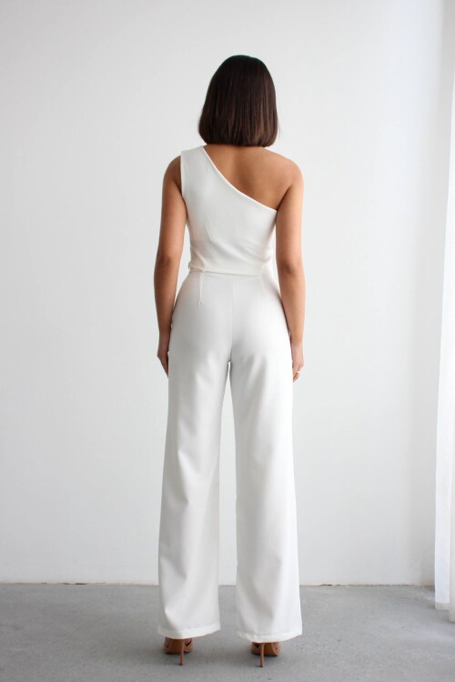 Beyaz Aksesuar Detaylı Bluz Ve Pantolon Dokuma Alt Üst Takım