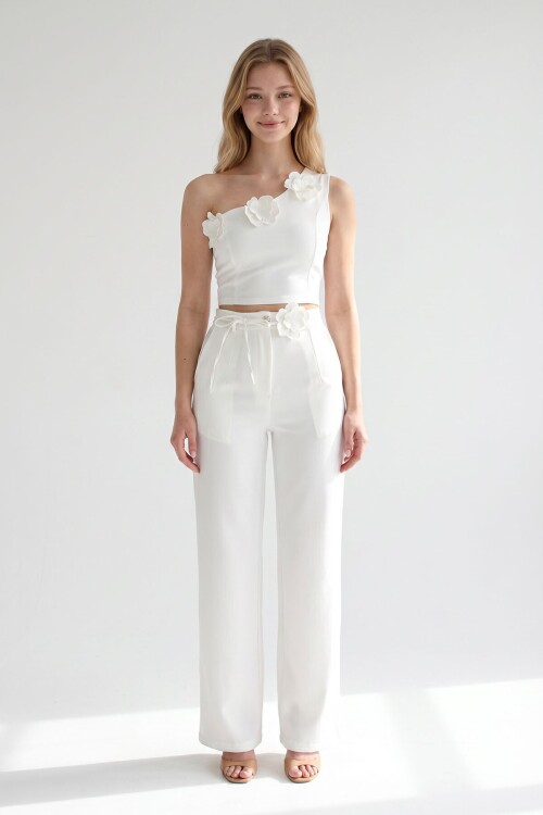 Beyaz Aksesuar Detaylı Bluz Ve Pantolon Dokuma Alt Üst Takım