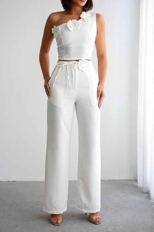 Beyaz Aksesuar Detaylı Bluz Ve Pantolon Dokuma Alt Üst Takım