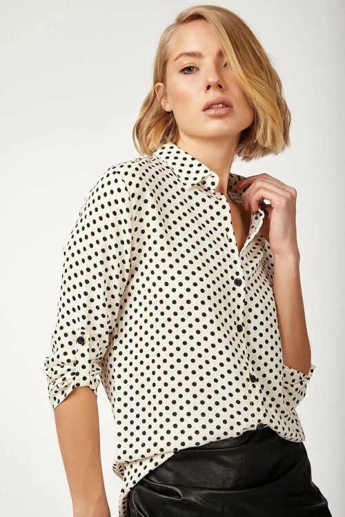 Beyaz Puantiyeli Salaş Gömlek