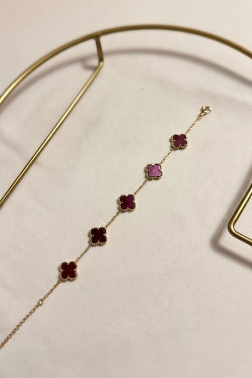 Bordo Sıralı Yonca Figürlü Gold Zincir Bileklik