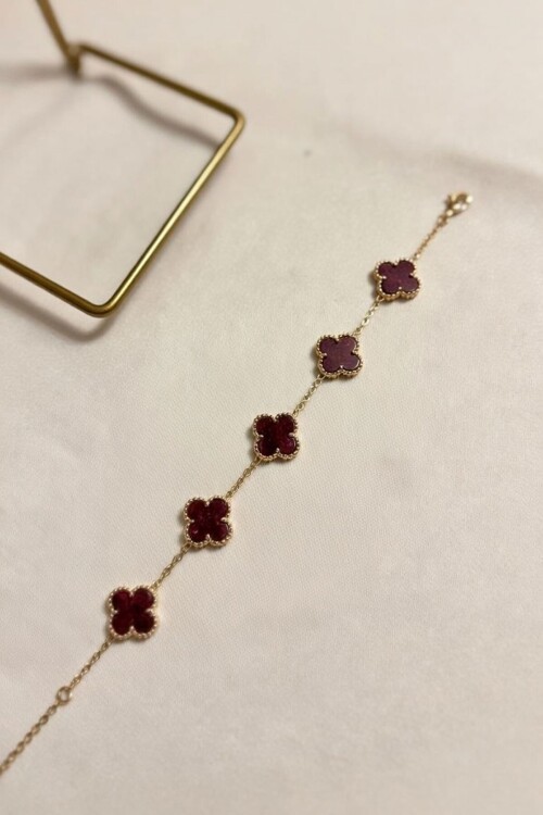 Bordo Sıralı Yonca Figürlü Gold Zincir Bileklik