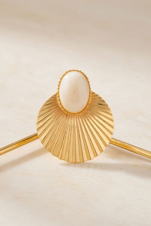 Krem Oval Taşlı Yelpaze Küpe