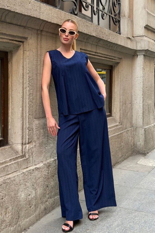 Lacivert V Yaka Sıfır Kol Kendinden Dokulu Alt Üst Takım 