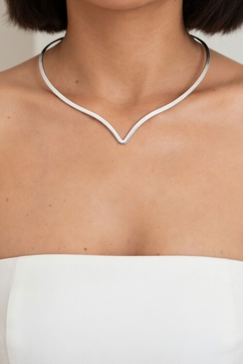 Silver Özel Kesimli Tasma Choker Kolye