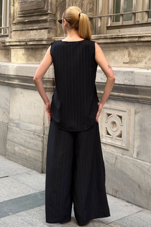 Siyah V Yaka Sıfır Kol Kendinden Dokulu Alt Üst Takım 