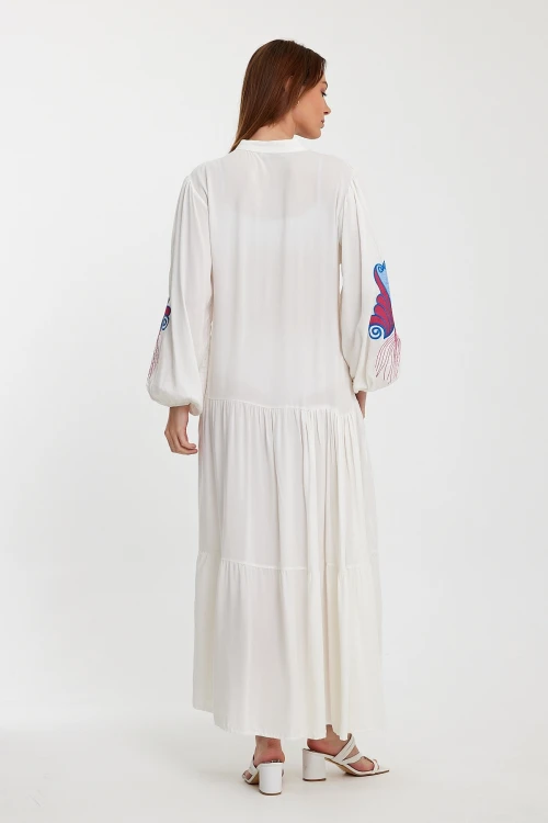 Maxi Boy Beyaz Nakış İşlemeli Kat Kat Volanlı Düğme Detaylı Dokuma Elbise BCVL-24942