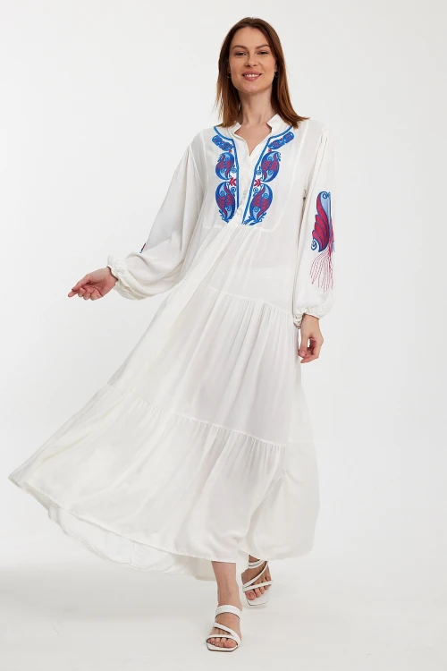 Maxi Boy Beyaz Nakış İşlemeli Kat Kat Volanlı Düğme Detaylı Dokuma Elbise BCVL-24942