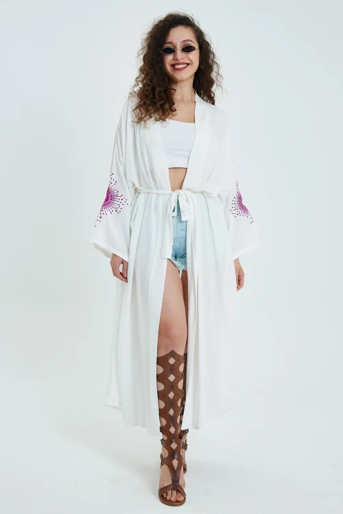 Maxi Boy Beyaz Sırtı Ve Kolları Nakışlı Kemer Bağlamalı Uzun Kimono Ceket BCVL-24911