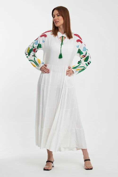 Maxi Boy Beyaz Yakası Bağlamalı Nakış İşlemeli Uzun Boy Dokuma Elbise BCVL-241027