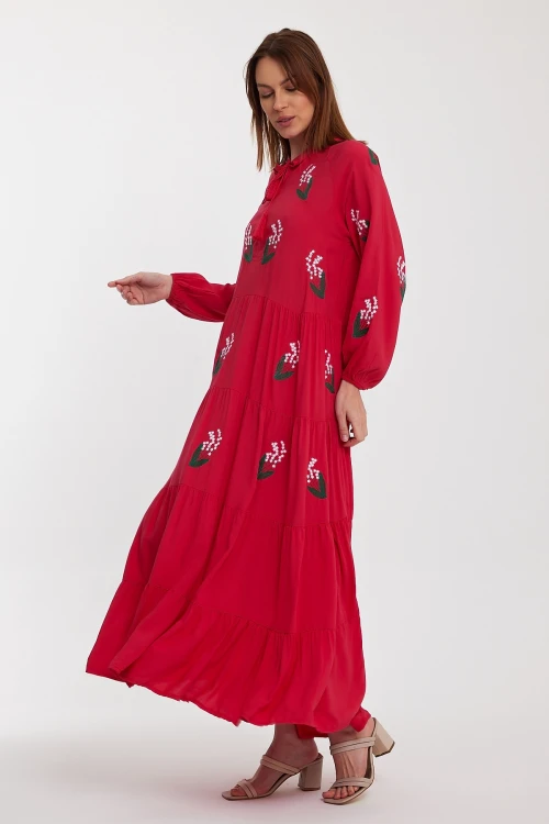 Maxi Boy Fuşya Yakası Bağcıklı Nakış İşlemeli Kat Kat Volanlı Uzun Boy Dokuma Elbise BCVL-24926