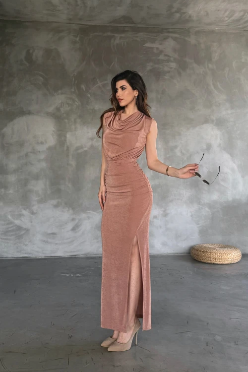 Kahverengi Degaje Yaka Derin Yırtmaçlı Maxi Boy Buzzy Gece Elbisesi BCDF-241051