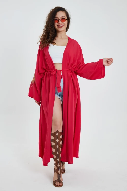 Maxi Boy Kırmızı Sırtı Ve Kolları Nakışlı Kemer Bağlamalı Uzun Kimono Ceket BCVL-24911
