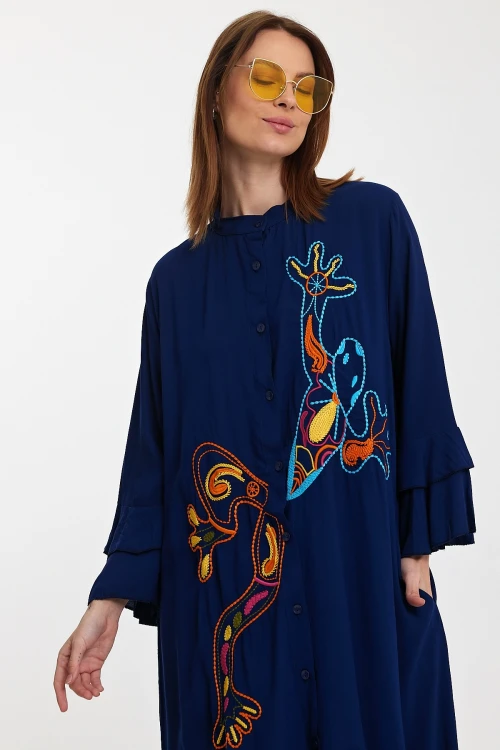 Maxi Boy Lacivert Hakim Yaka Nakış İşlemeli Uzun Boy Dokuma Gömlek Elbise BCVL-248140