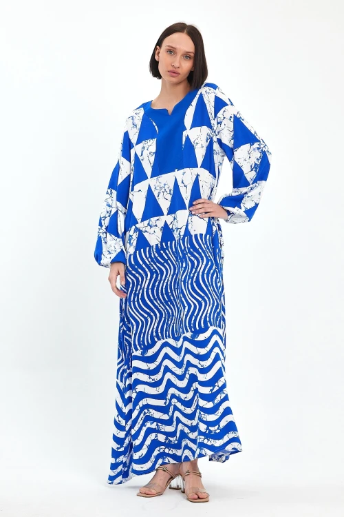 Maxi Boy Mavi Geometrik Desenli Bisiklet Yaka Uzun Boy Salaş Kesim Dokuma Elbise BCVL-241058