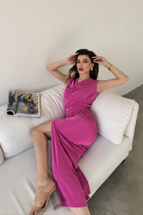 Mor Degaje Yaka Derin Yırtmaçlı Maxi Boy Buzzy Gece Elbisesi BCDF-241051