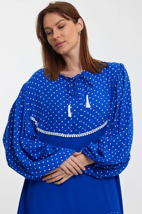 Maxi Boy Saks Puantiye Renk Bloklu Kat Kat Volanlı Dokuma Gömlek Elbise BCVL-24944